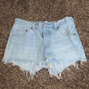 Light wash Levi denim shorts